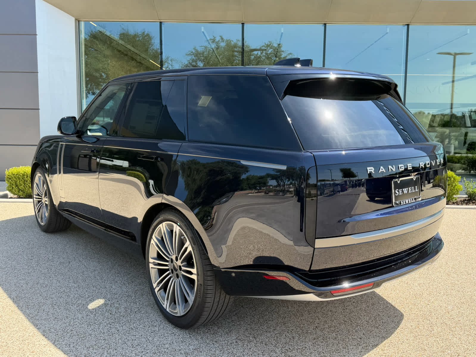 New 2026 Constellation Blue Ultra Metallic Gloss Land Rover Autobiography image 7