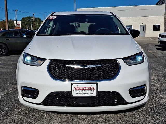 Used 2024 White Chrysler Touring L image 3