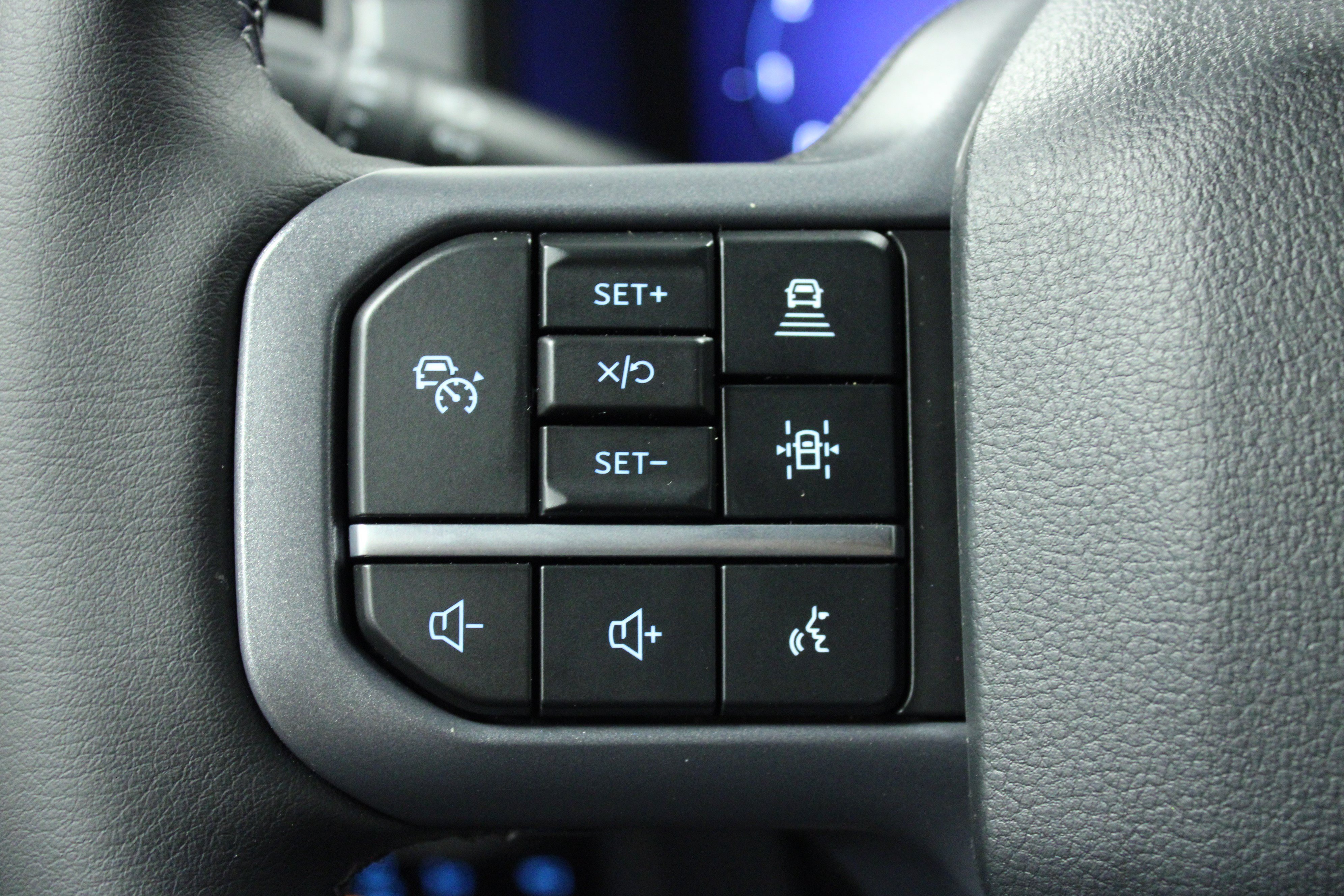New 2026 Carbonized Gray Metallic Ford LARIAT image 21
