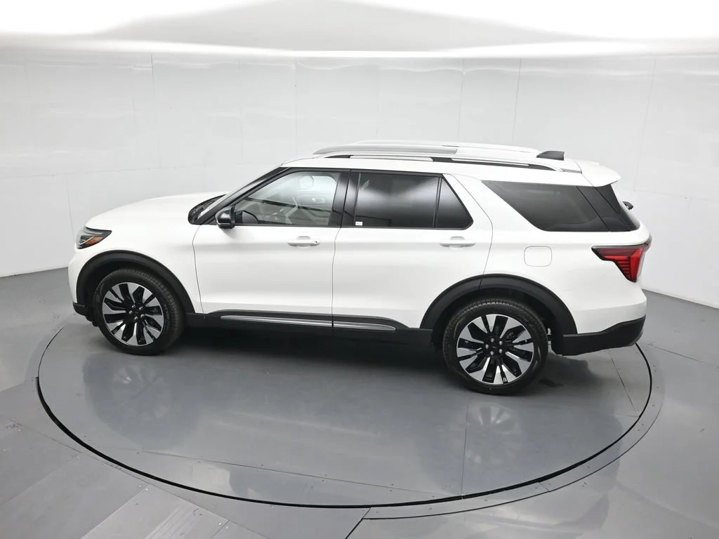 New 2026 White Ford Platinum image 40