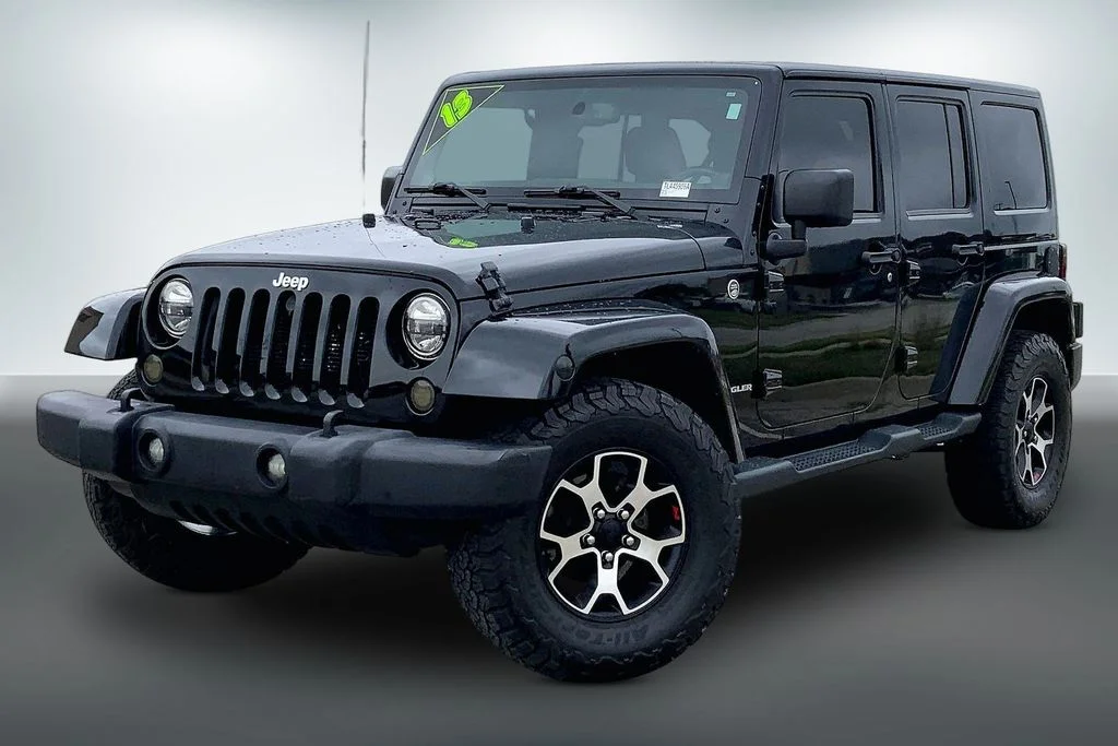 Used 2013 Jeep Wrangler Unlimited Sahara with VIN 1C4BJWEGXDL690018 for sale in Kansas City