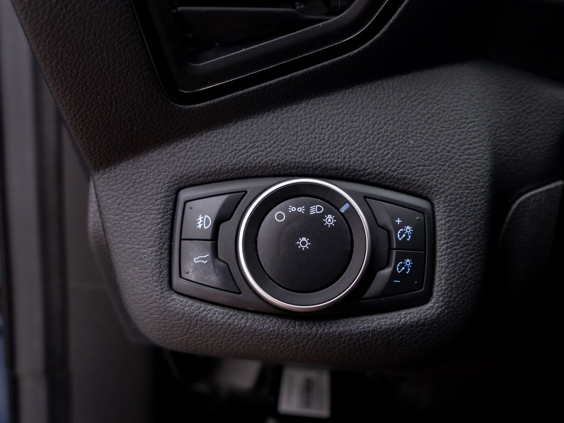 Used 2018 Blue Ford Titanium image 20