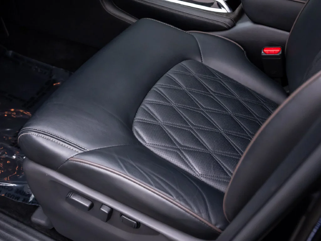 Used 2023 Black Nissan Platinum image 16