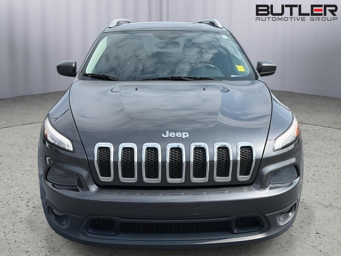 Used 2016 Granite Crystal Metallic Clearcoat Jeep Latitude image 9