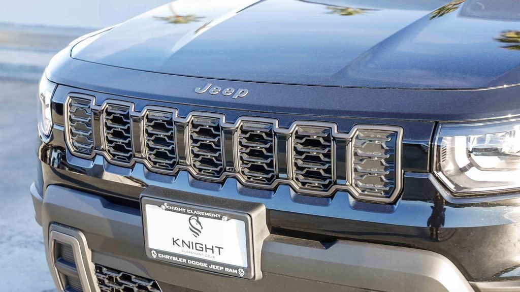 New 2026 Diamond Black Crystal Pearlcoat Jeep Laredo image 6