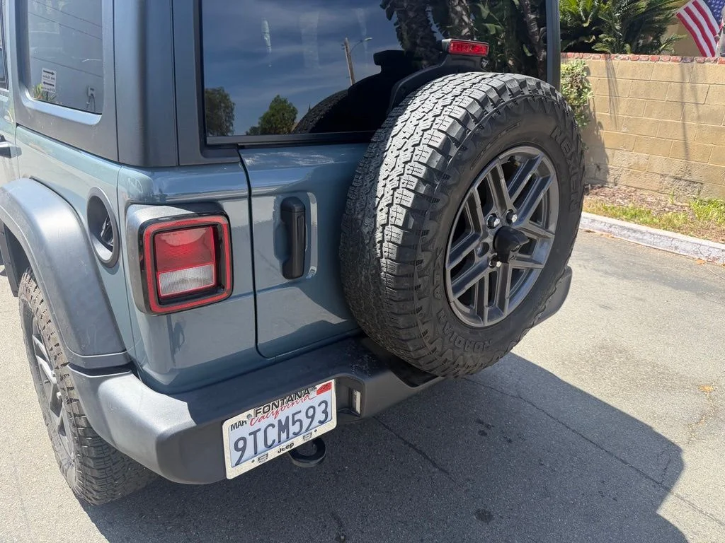 Used 2024 Gray Jeep Sport S image 10