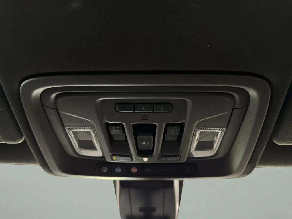 Used 2021 Green GMC Denali image 22