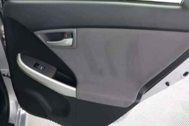 Used 2015 Silver Toyota Three image 24