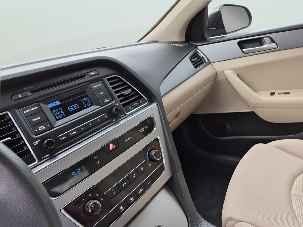 Used 2015 Brown Hyundai SE image 23