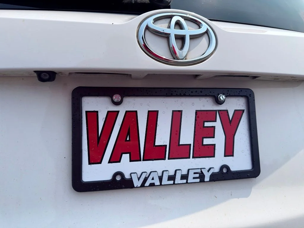 Used 2014 White Toyota XLE image 17
