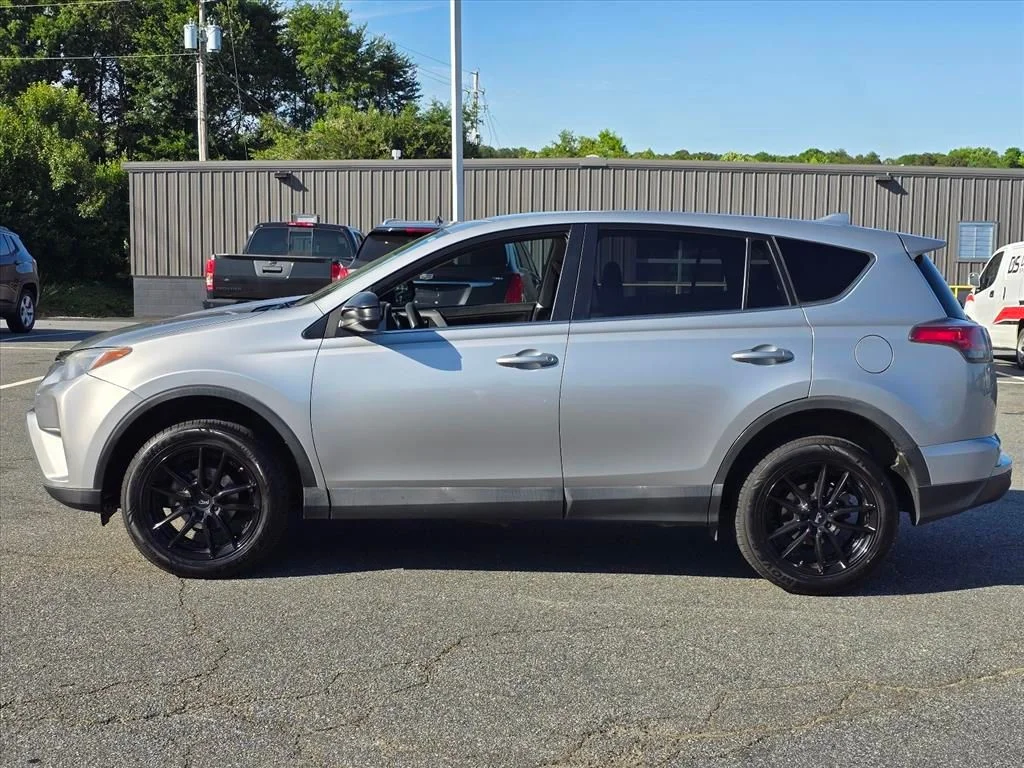 Used 2018 Silver Toyota LE image 23