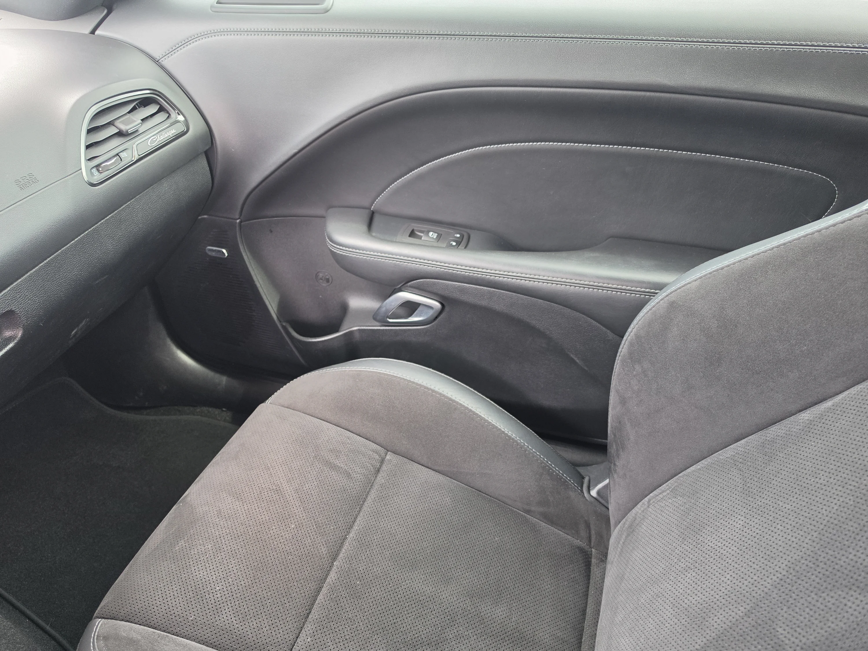 Used 2023 Granite Pearlcoat Dodge R/T image 21