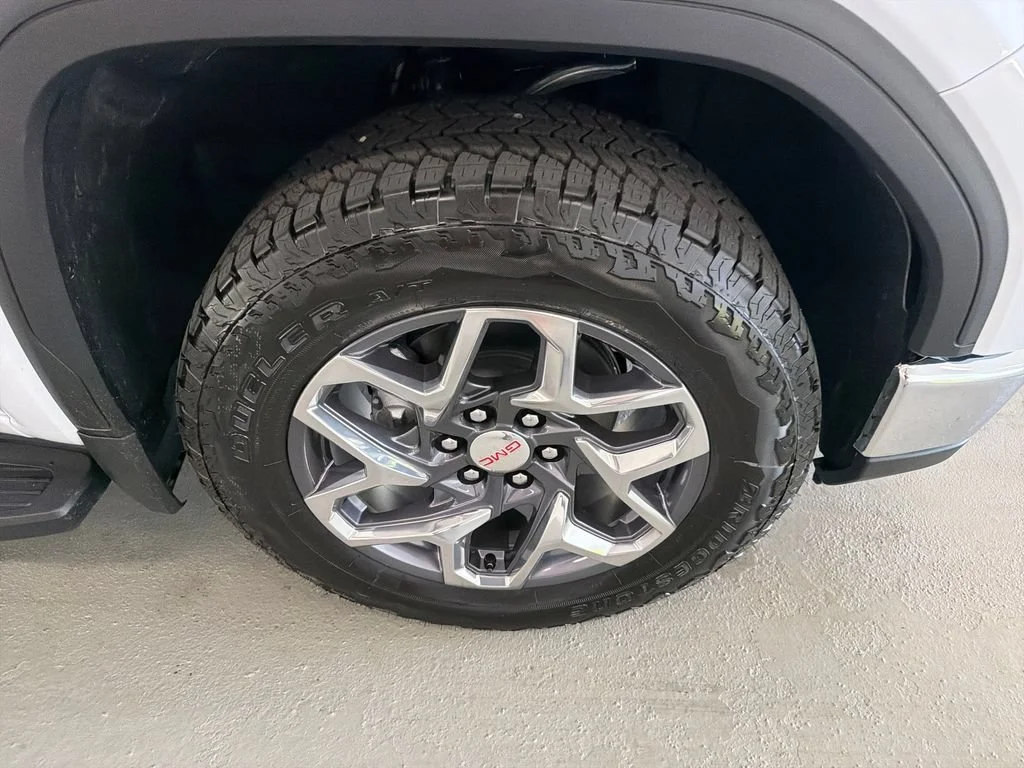 New 2026 Glacier White Tricoat GMC SLT image 4