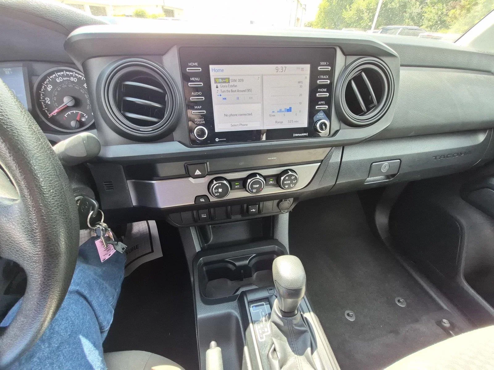 Used 2022 White Toyota SR image 24
