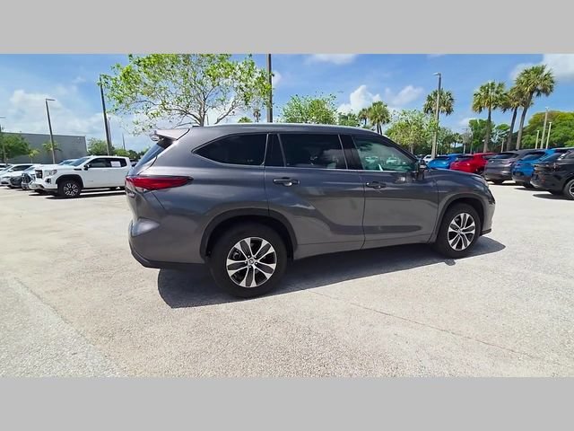 Used 2022 Magnetic Gray Metallic Toyota Hybrid XLE image 38