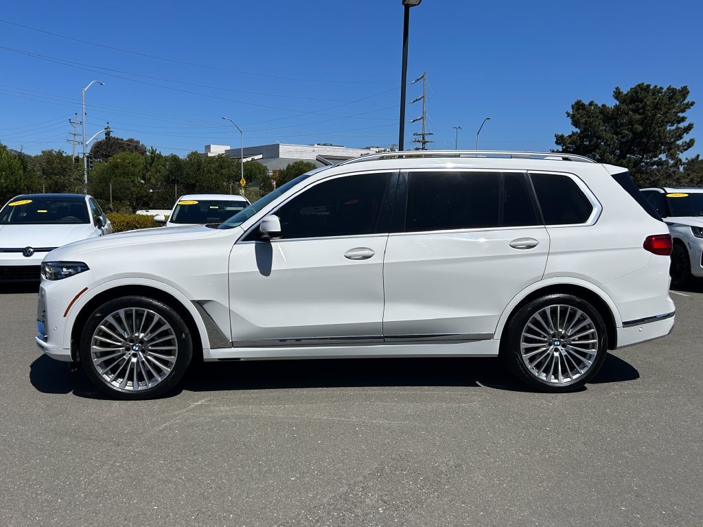 Used 2021 Alpine White BMW xDrive40i image 2