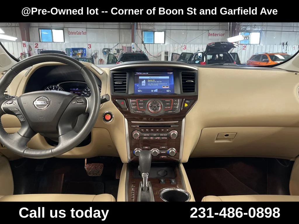 Used 2016 White Nissan SL image 18