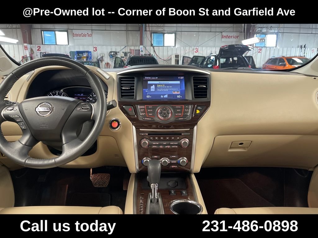 Used 2016 White Nissan SL image 18