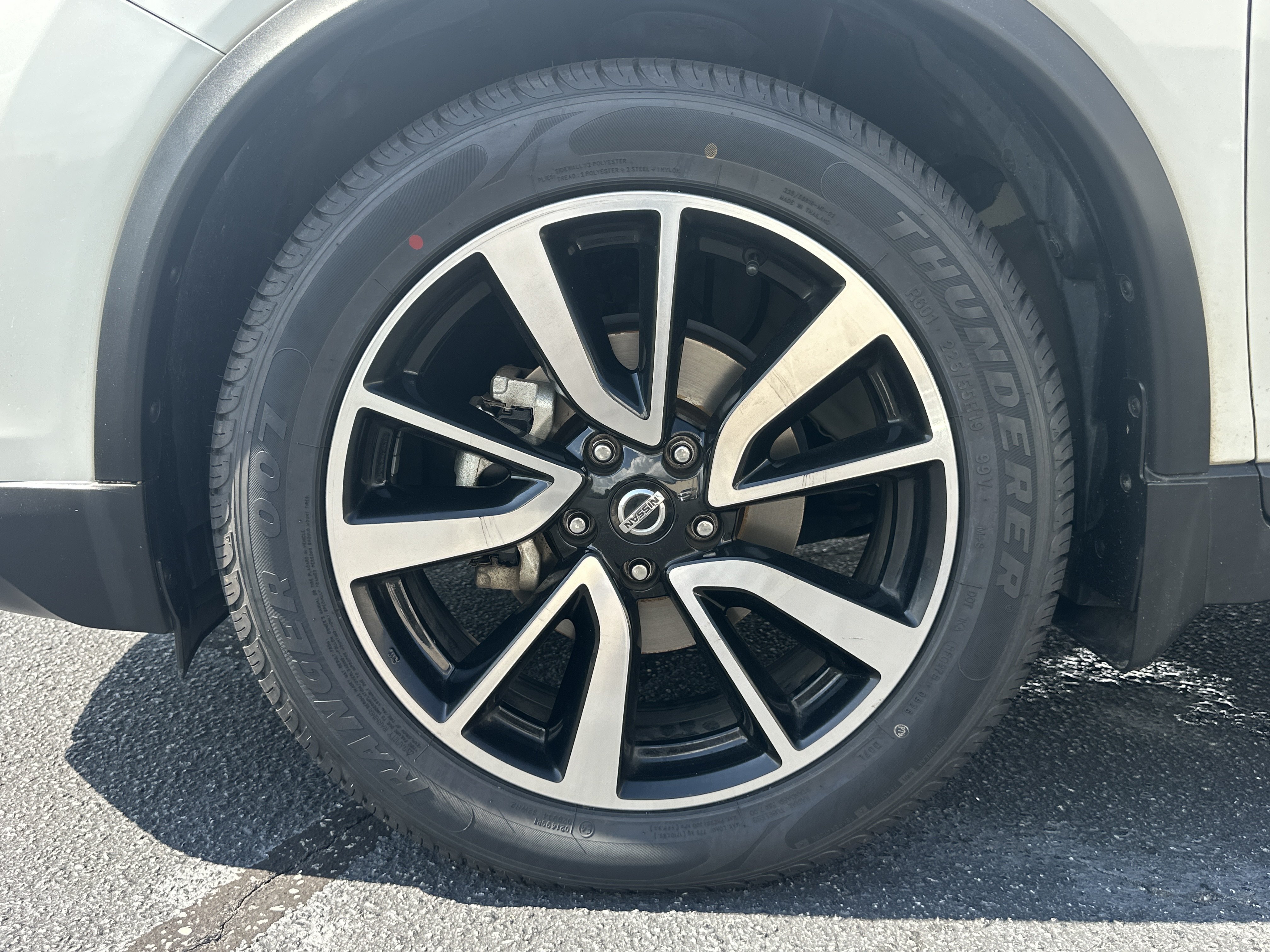 Used 2019 Pearl White Tricoat Nissan SL image 12