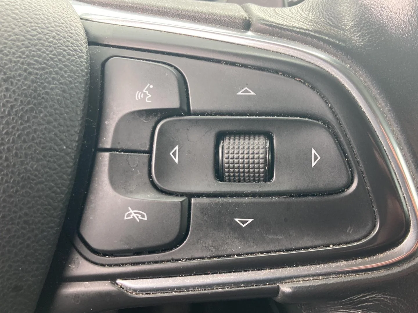 Used 2021 Ebony Twilight Metallic Buick Preferred image 3