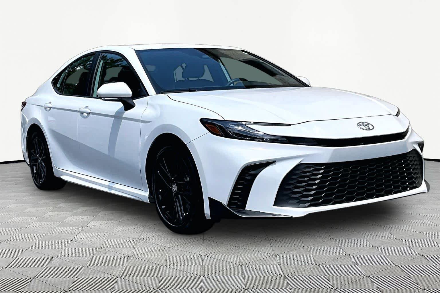 Used 2025 Ice Cap Toyota SE image 3