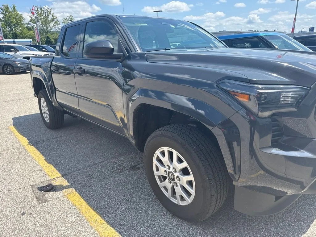 Used 2024  Toyota SR image 3