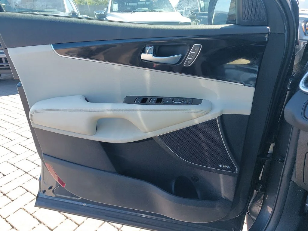 Used 2017 Gray Kia SX Limited image 27