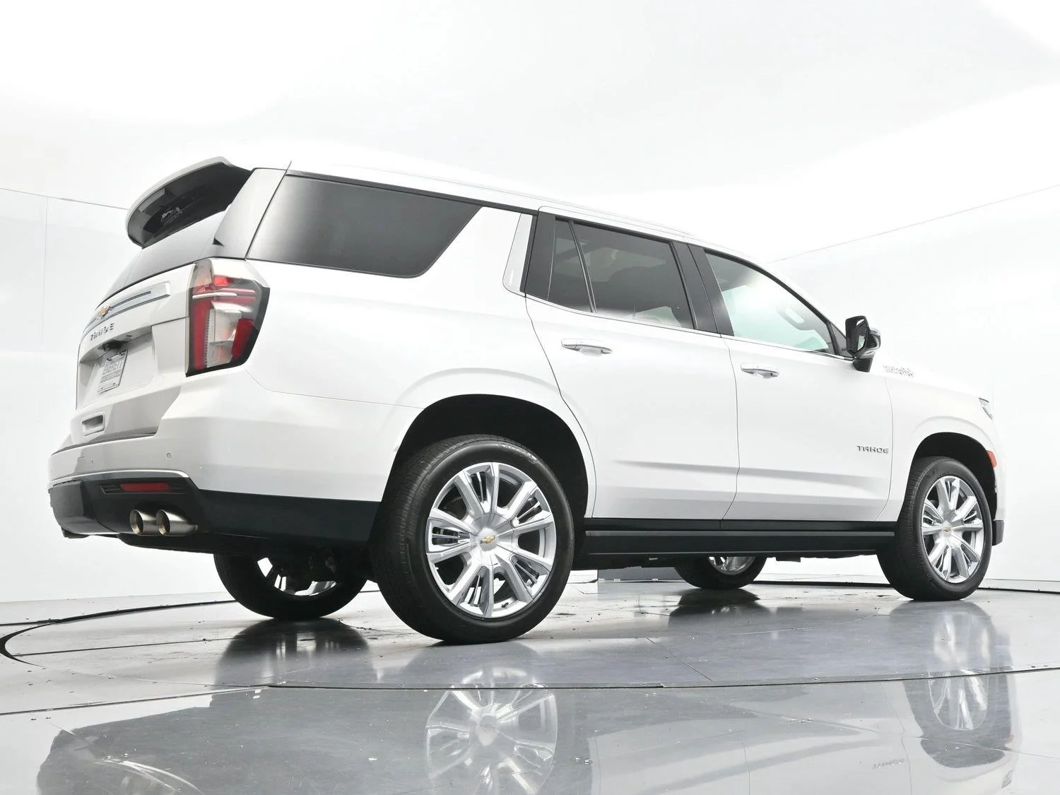Used 2021 IRIDESCENT PEARL TRICOAT Chevrolet High Country image 52