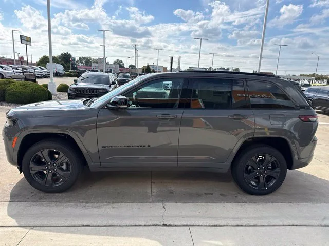 New 2027 Gray Jeep Limited Reserve image 7