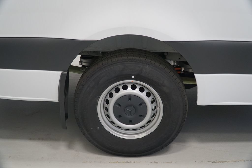 New 2025 Arctic+White Mercedes-Benz Cargo 170 WB image 25