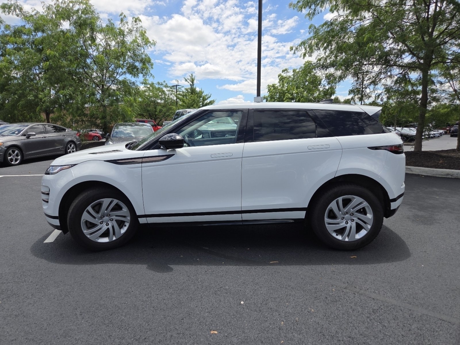 Used 2023 Fuji White Land Rover Dynamic image 20