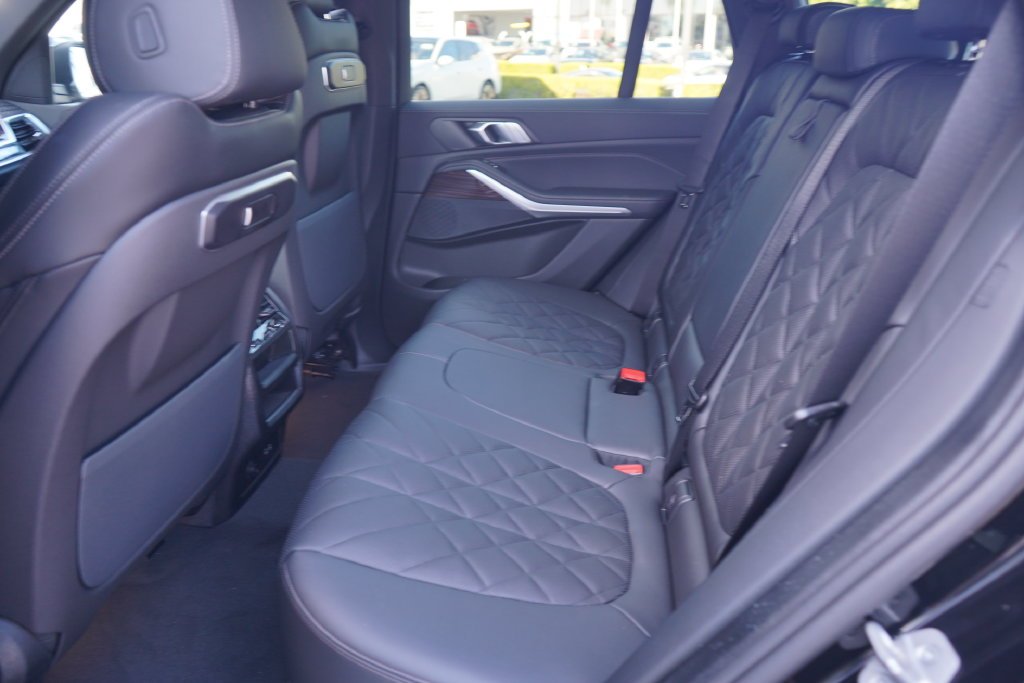 Used 2026 Black Sapphire Metallic BMW sDrive40i image 12