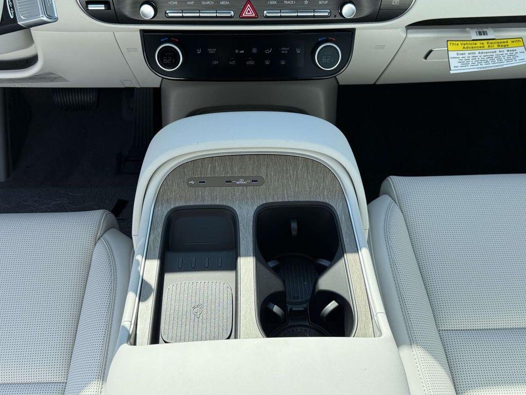 New 2026 Abyss Black Hyundai SEL 7P image 21