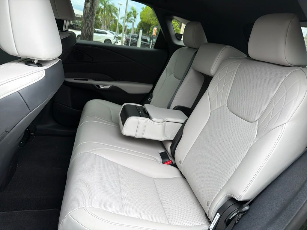 Used 2025 Green Pearl Lexus  image 3