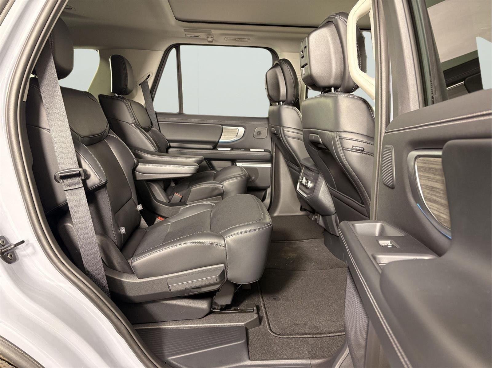 New 2026 Glacier Gray Metallic Tri-Coat Ford Platinum® image 18