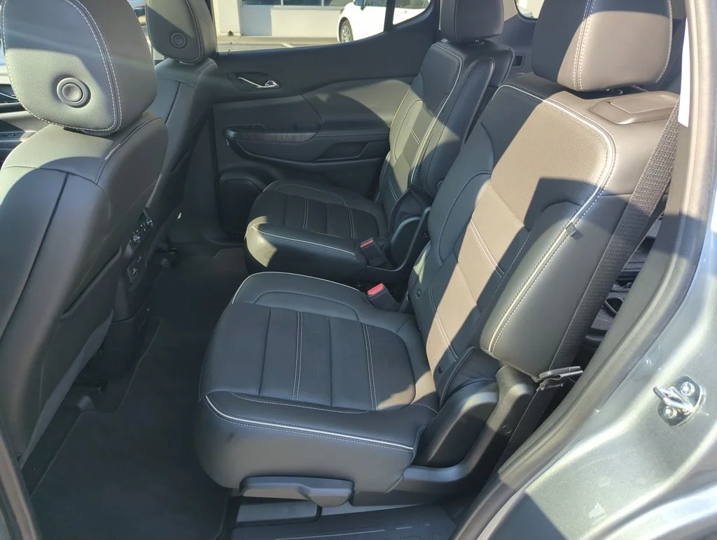 Used 2023 Silver GMC Denali image 29