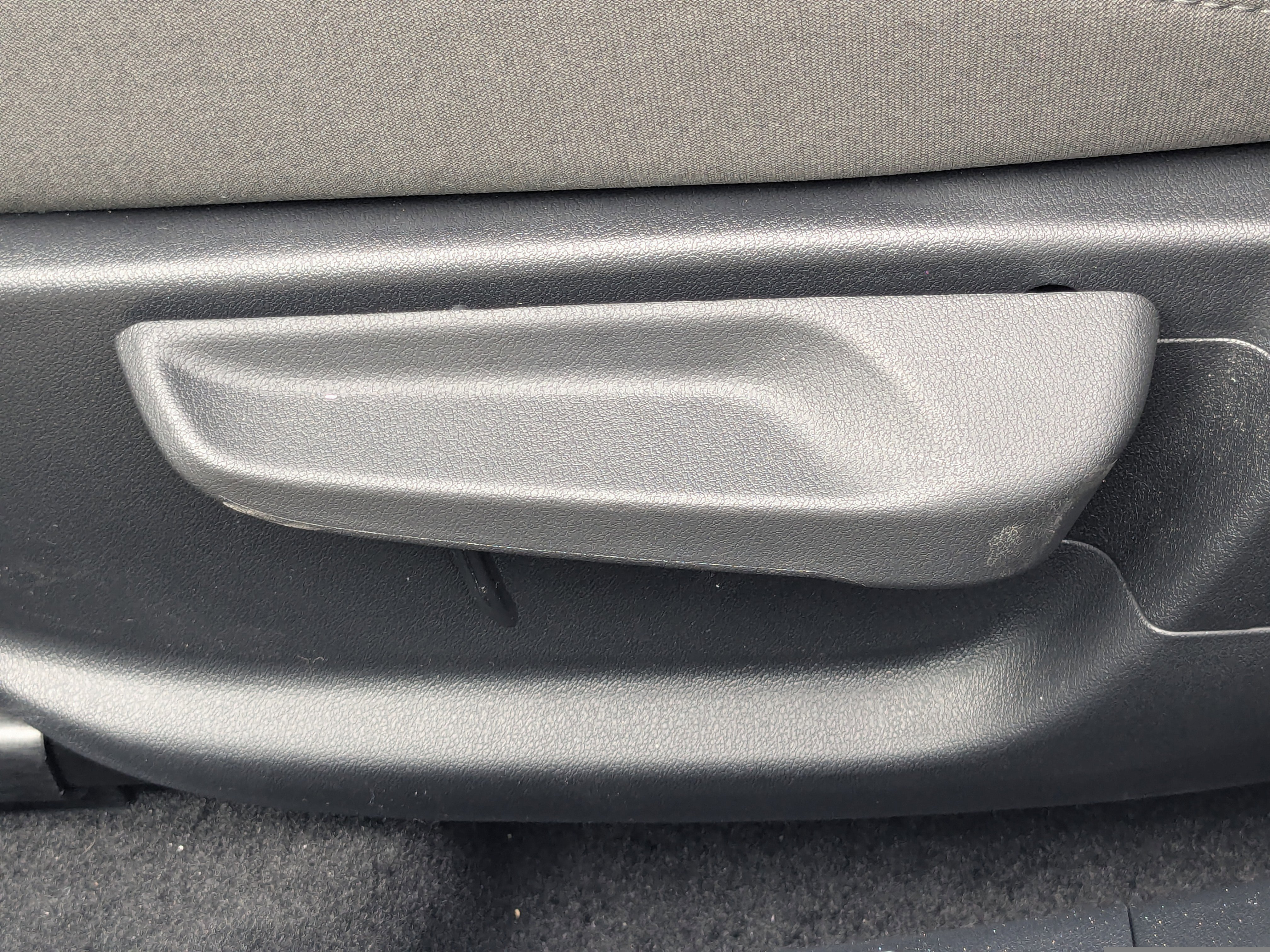 New 2026 Snow White Pearl Kia LX image 21