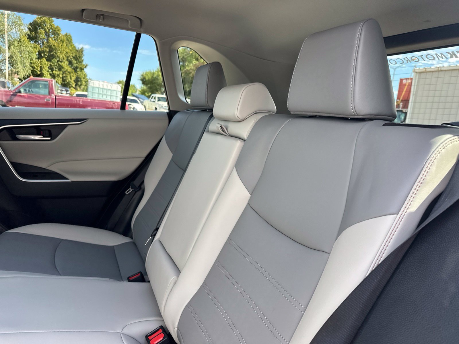 Used 2025 Blue Toyota XLE Premium image 21