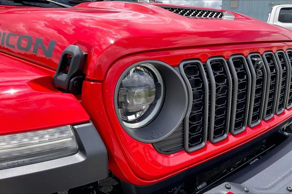 New 2026 Firecracker Red Clear-Coat Exterior Paint Jeep Rubicon X image 15