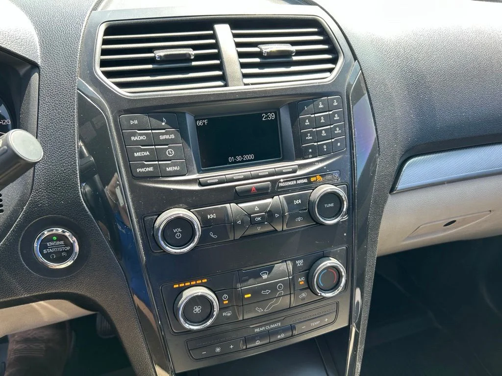 Used 2018 Oxford White Ford XLT image 22
