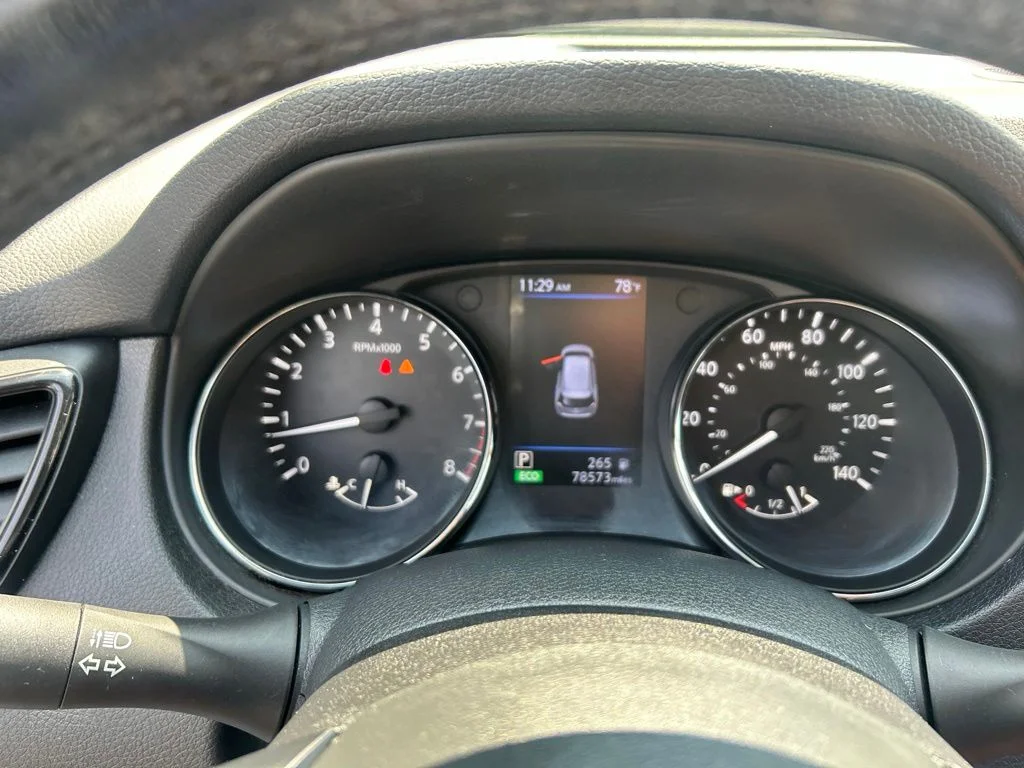 Used 2019 White Nissan SL image 21