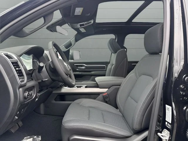New 2026 Diamond Black Crystal Pearl-Coat Exterior Paint RAM Big Horn/Lone Star image 10