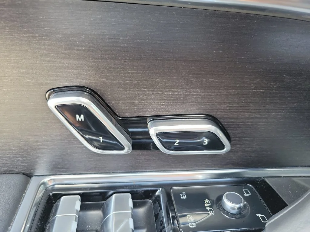 Used 2023 Santorini Black Metallic Land Rover Autobiography image 17