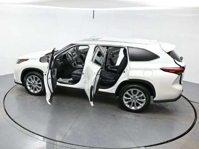 Used 2021 Blizzard Pearl Toyota Limited image 41