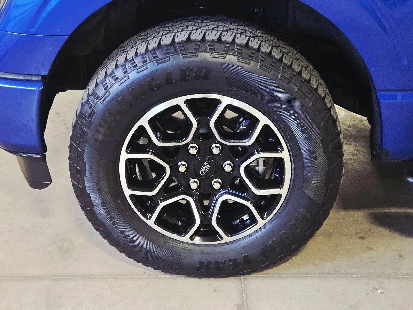 Used 2023 Atlas Blue Ford XLT image 18