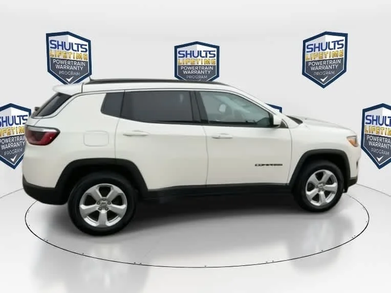 Used 2020 White Clearcoat Jeep Latitude image 9