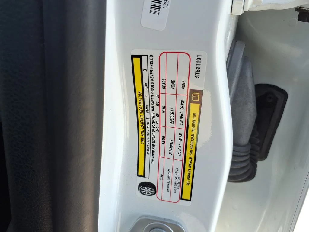 Used 2025 White Jeep Latitude image 32