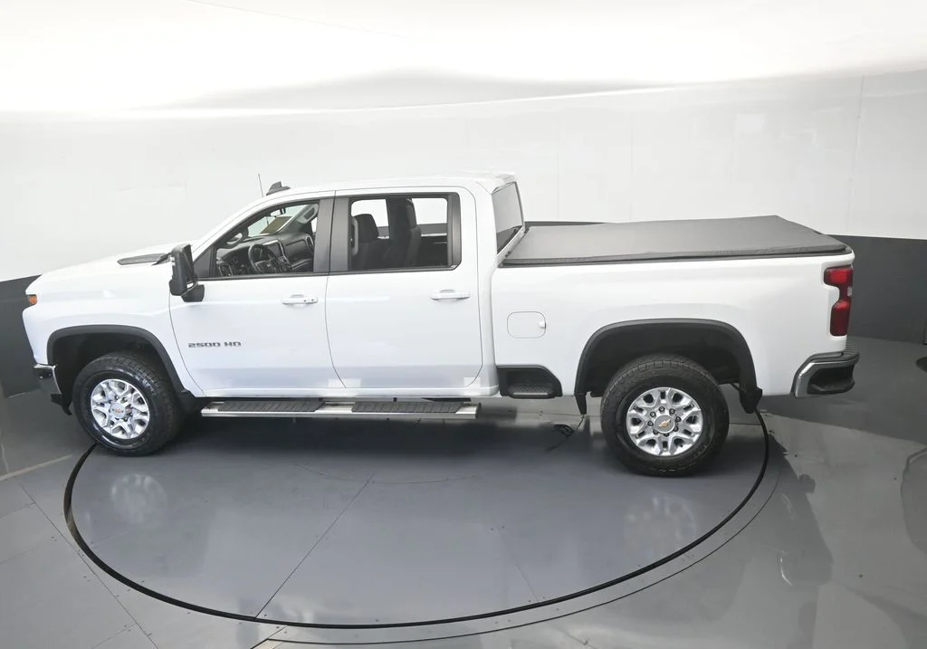 Used 2022 Summit White Chevrolet LT image 43