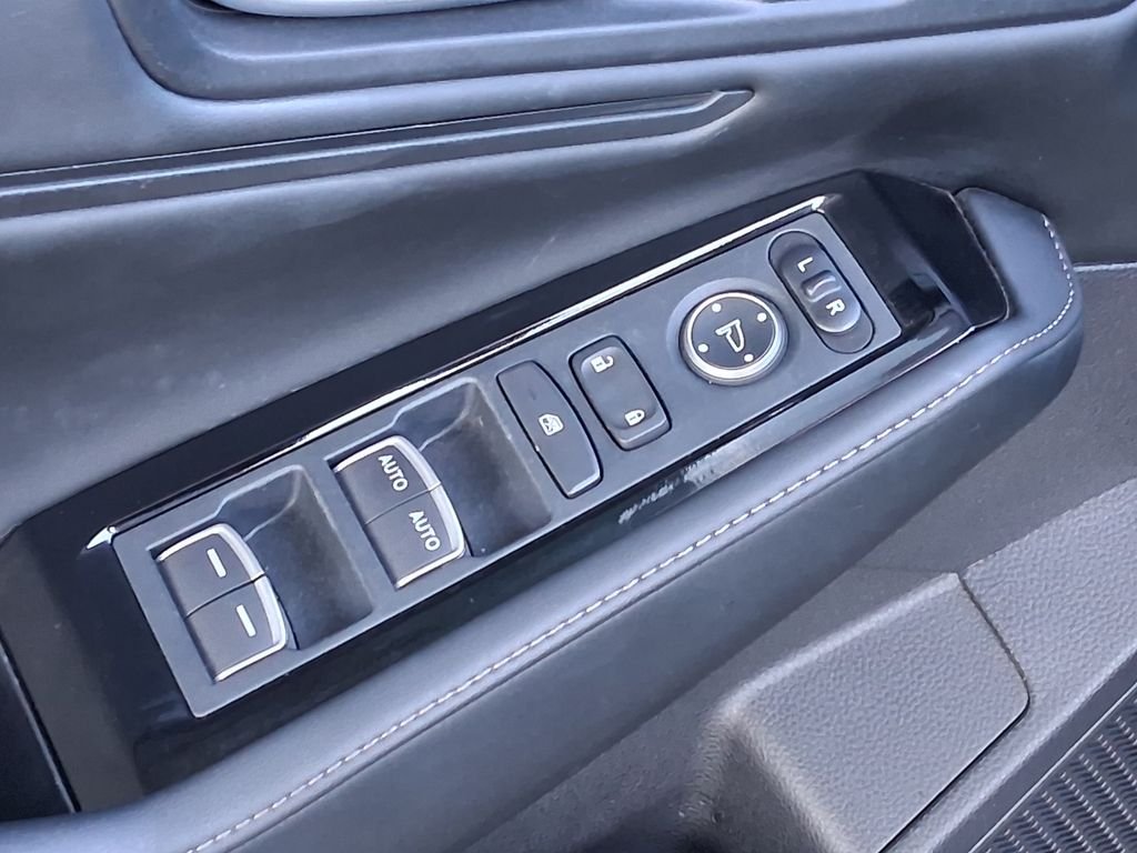 Used 2025 White Honda Touring image 15