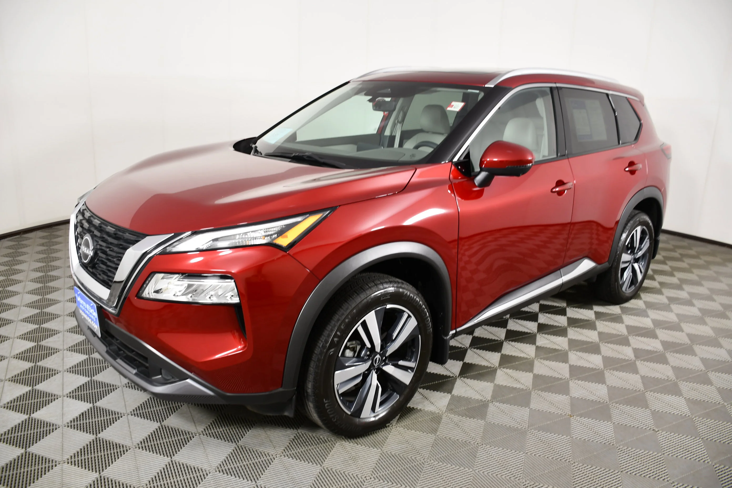 Used 2023 Scarlet Ember Tintcoat Nissan SL image 10